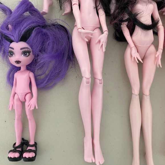 7 Monster High Dolls lot. - Picture 5 of 16